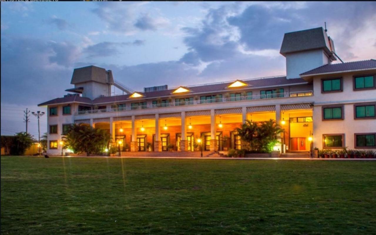Jalsa Resort Indore Zewnętrze zdjęcie